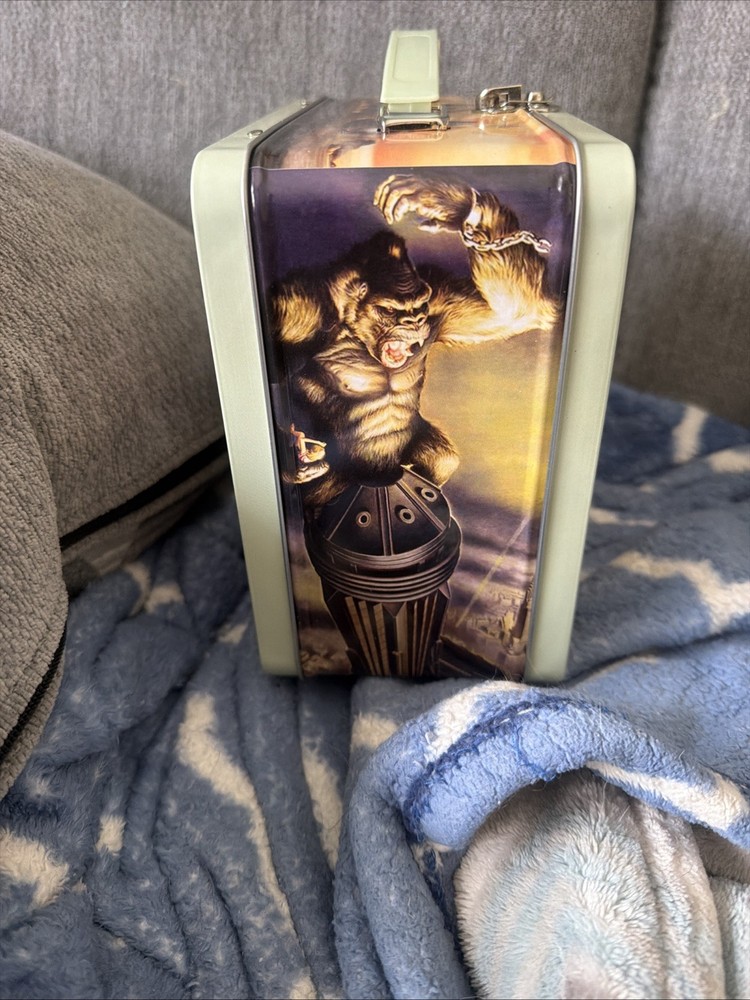 KING KONG LUNCHBOX w/ THERMOS! NEW!