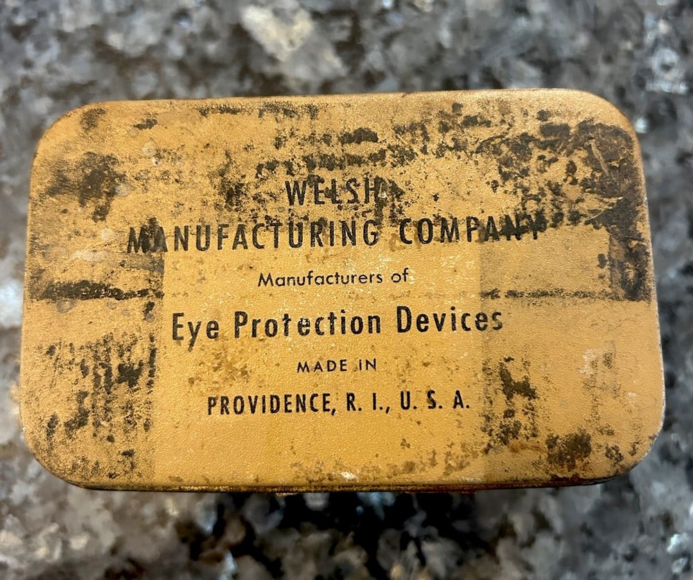 WW II ERA WELSH MANUFACTURING CO. AVIATOR MOTORCYCLE GOGGLES WITH ORIGINAL TIN