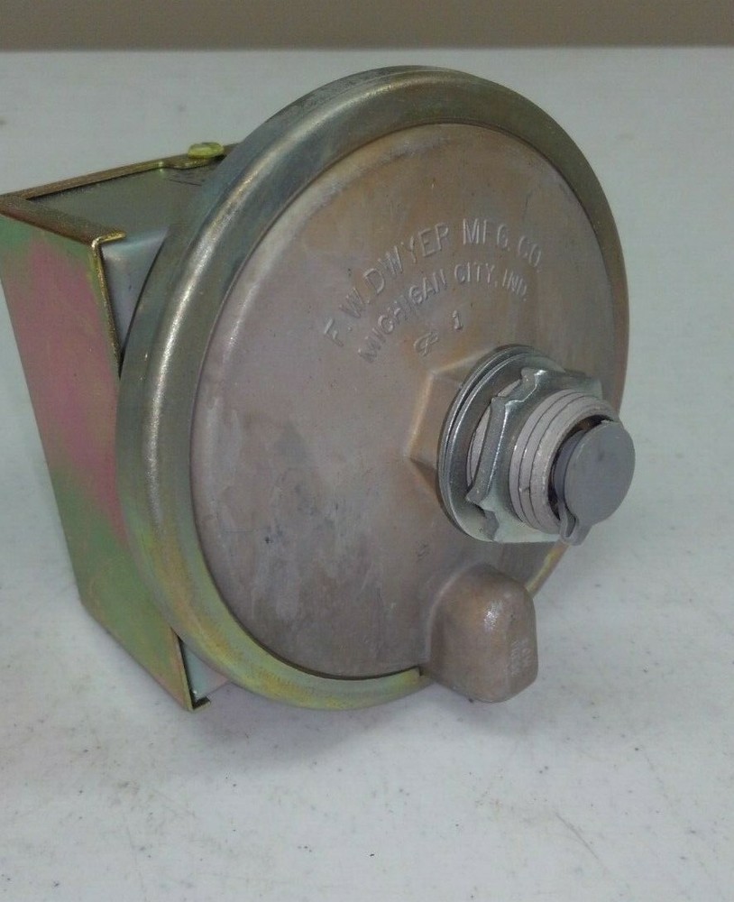 Dwyer Pressure Switch Cat. #1822-2
