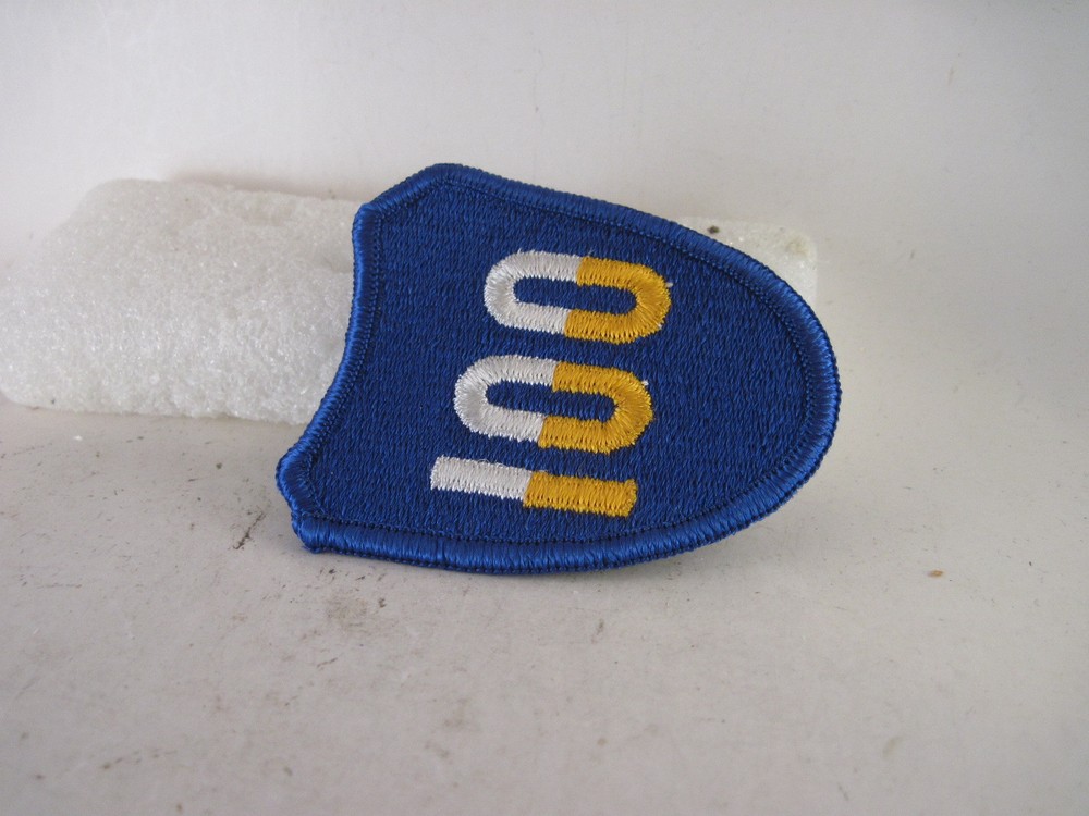 US Army 100 th Division patch (r535)--
