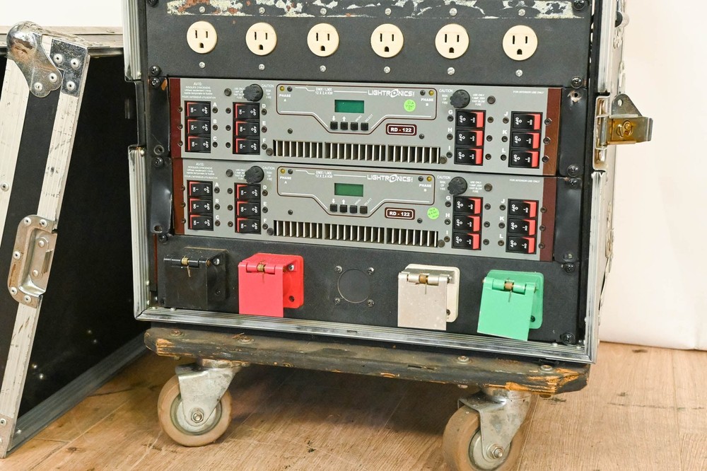 Lightronics 24-Channel Dimmer Rack with Road Case CG01QYD