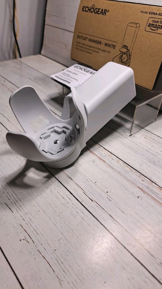 Outlet Hanger Amazon Outlet Hanger, White, for Echo Dot 4th generation