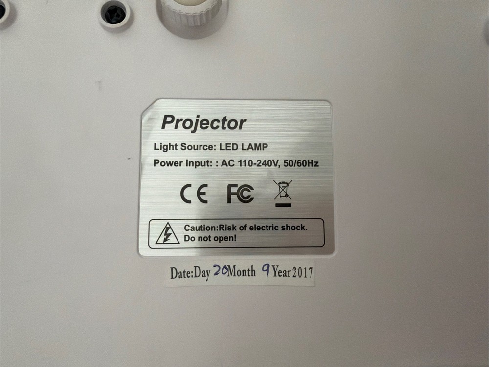 ExquizOn Mini White Projector - TESTED