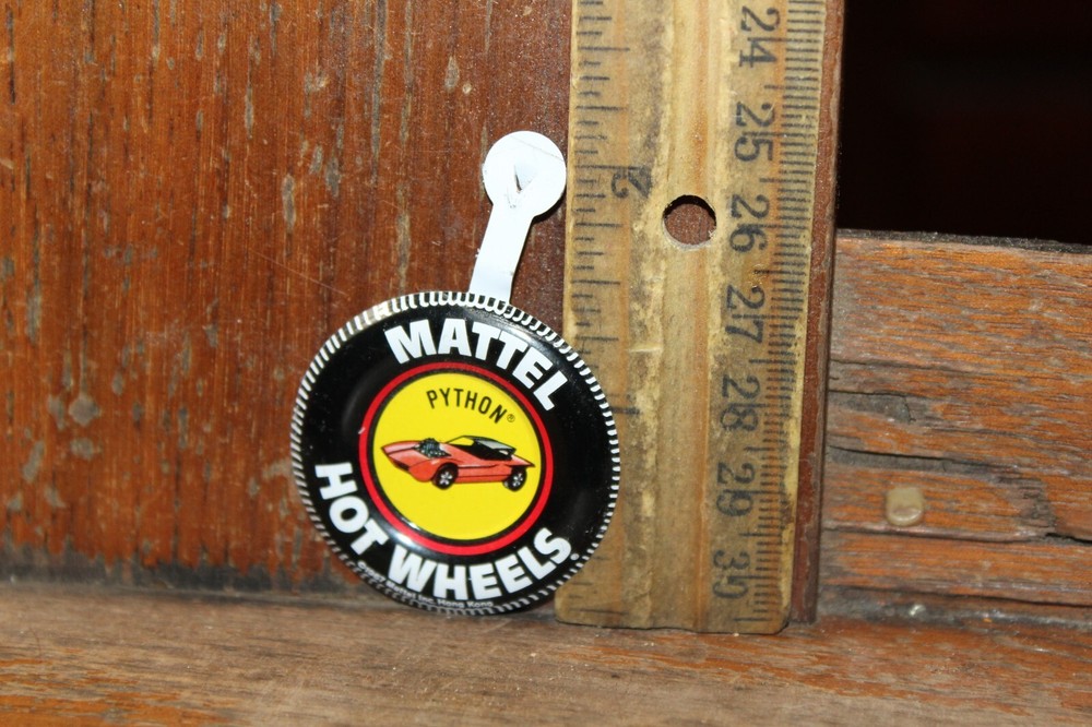 Vintage Mattel Hot Wheels 1967 Metal Button Python