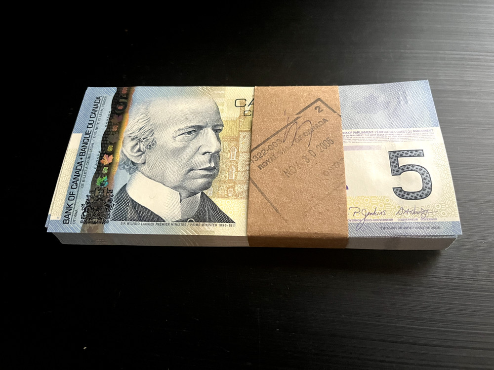 Canada $5 (2006) - BC-67a / P-101Aa UNC Note - Prefix AOL