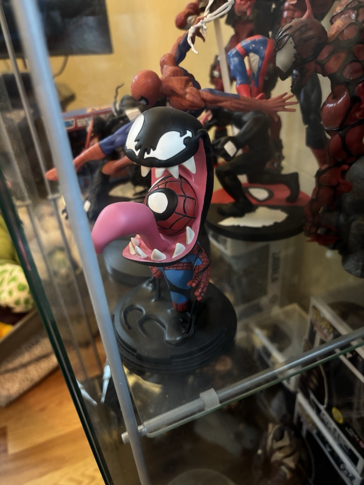 Gentle Giant Spiderman Vs Venom Animated Statue - Skottie Young Limited Edition