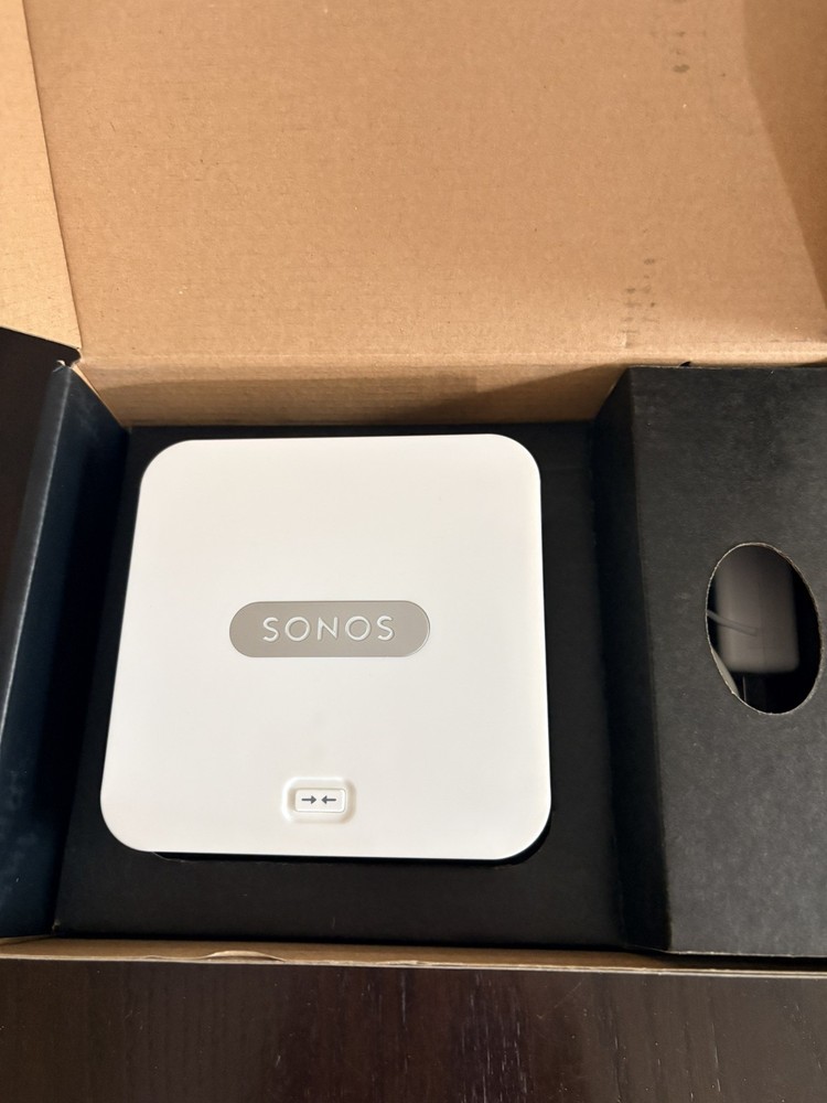 Sonos Connect Bridge (white) excellent with its adapter-excellent