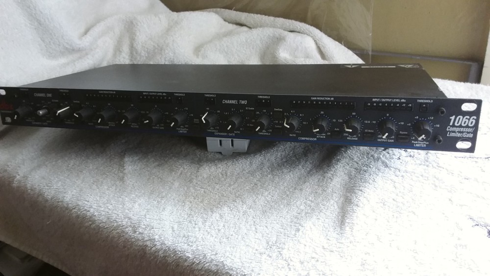 dBx 1066 2 Channel Limiter Compressor Gate