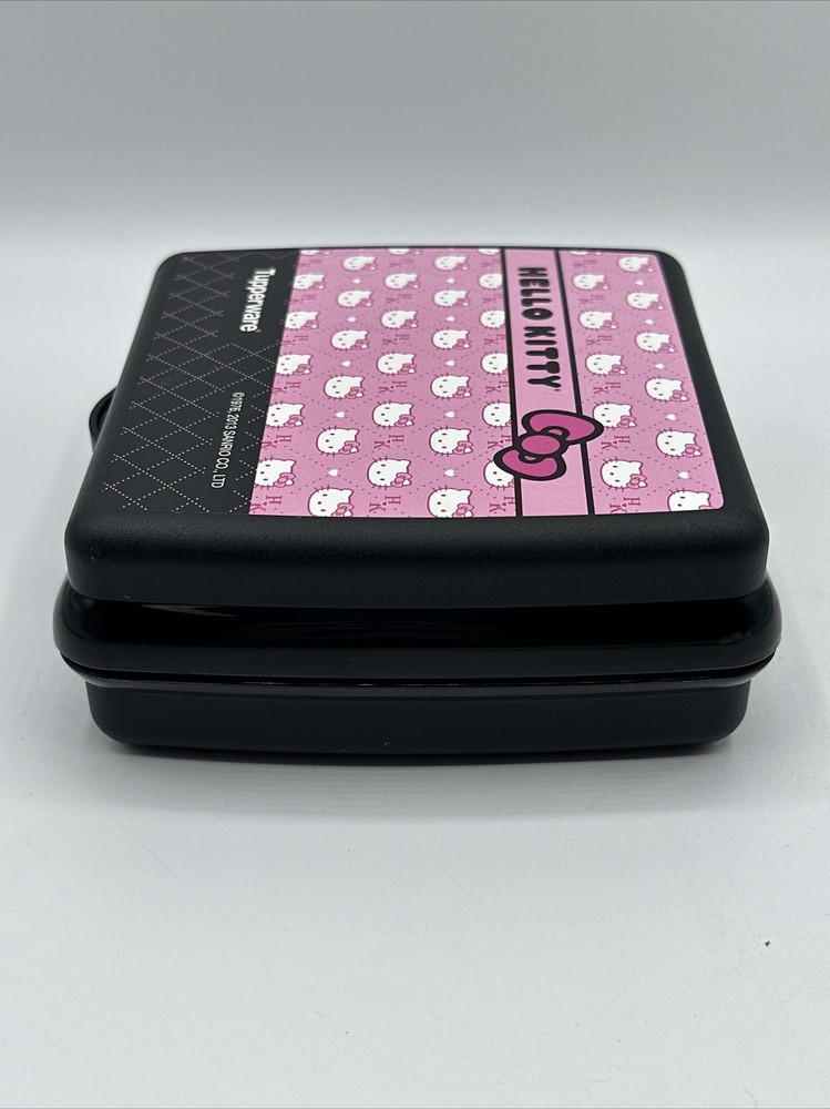 Tupperware Hello Kitty Bowtastic 2013 Sanrio Sandwich Keeper