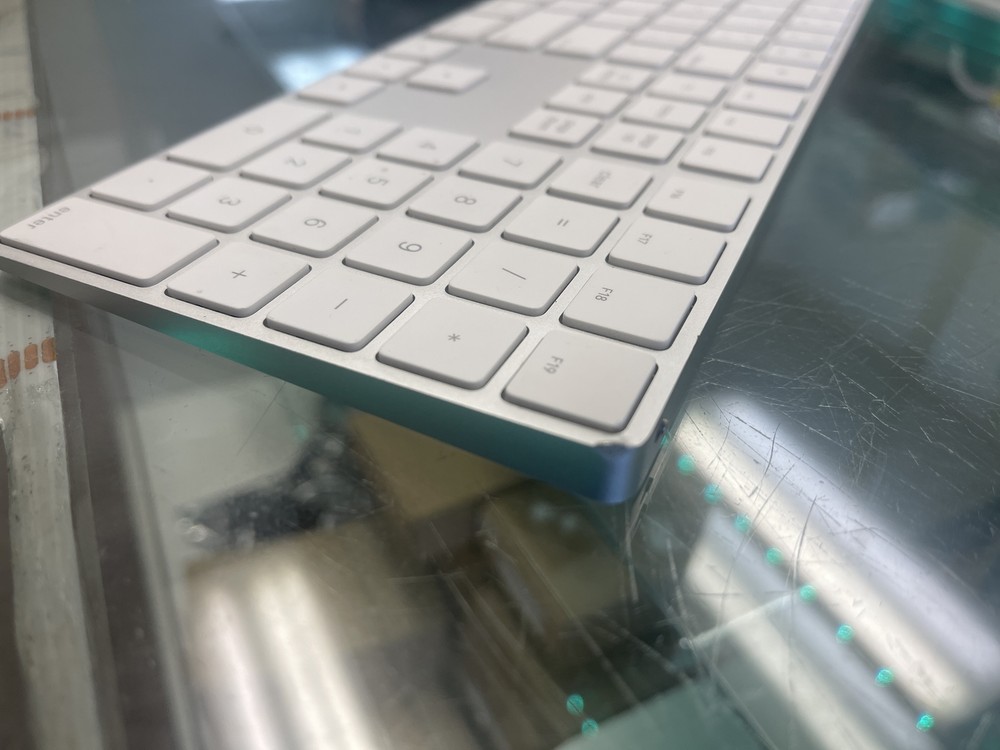 Apple Magic Keyboard with Numeric Keypad Silver MQ052LL/A Wireless A1843 Grade B