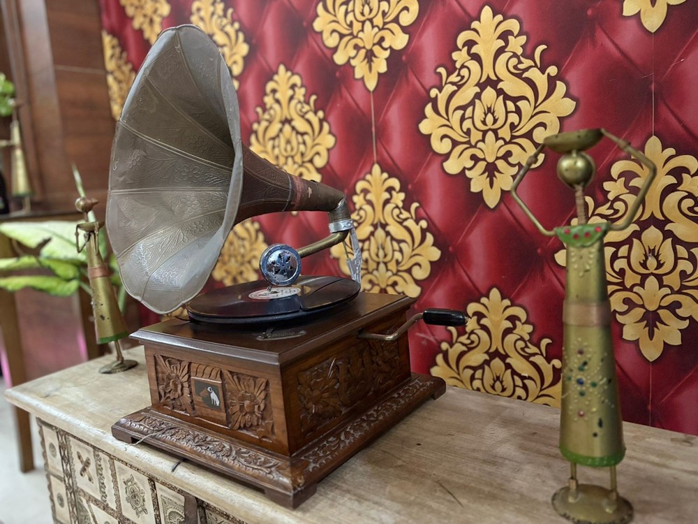 HMV Antique Gramophone Fully Functional Working Phonograph, win-up record player