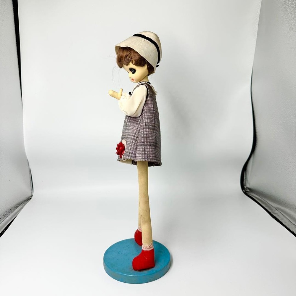 Check pattern dress pose doll Showa retro