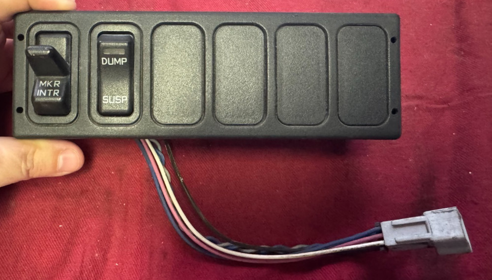 International PROSTAR SWITCH PANEL Dash Panel - Used | Pollak P/N 32289