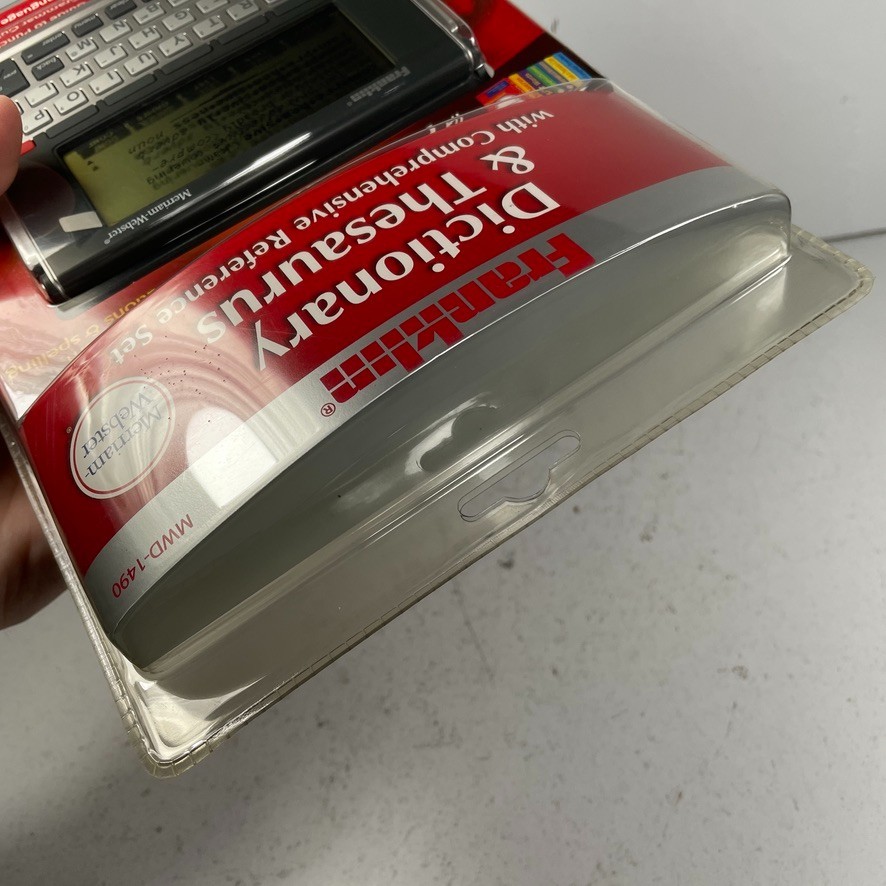 Franklin Dictionary & Thesaurus with Comprehensive Reference Set MWD-1490