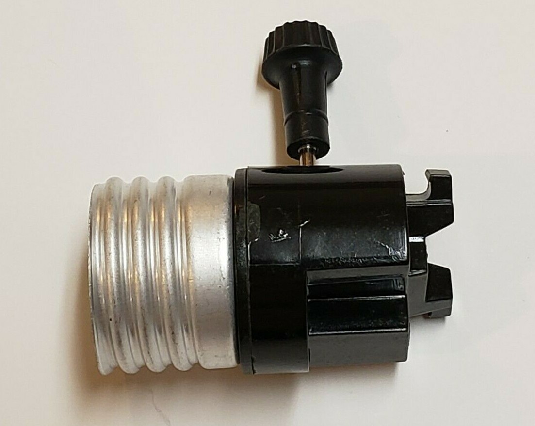 BRASS PLATED 3-WAY TURN KNOB LAMP SOCKET WITH LARGE 1/2" HOLE 1/4IP NEW 306061J