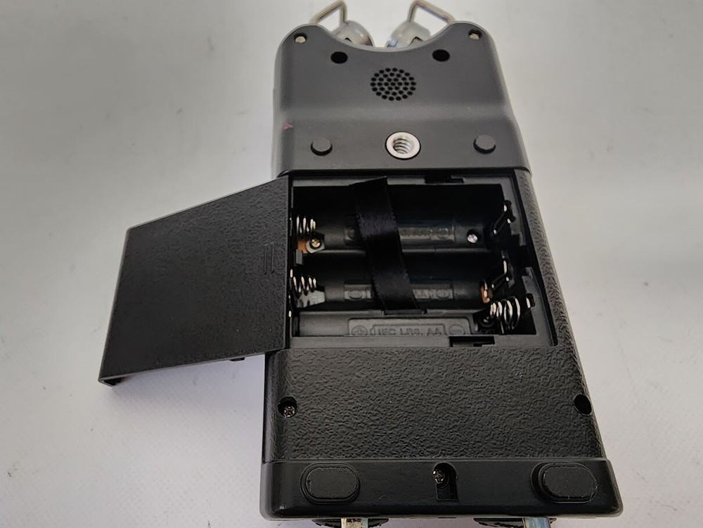 TASCAM DR-40 Linear PCM Digital Recorder