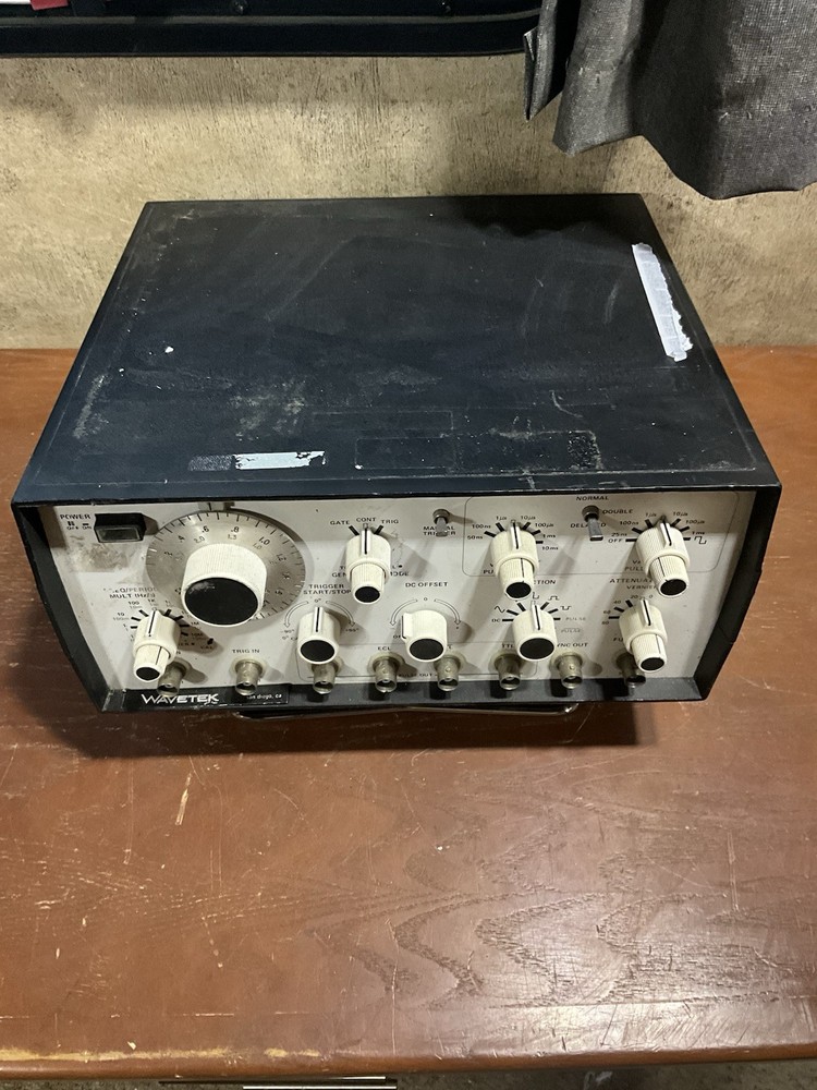 WAVETEK 20 MHZ PULSE FUNCTION GENERATOR MODEL 145 POWERS ON