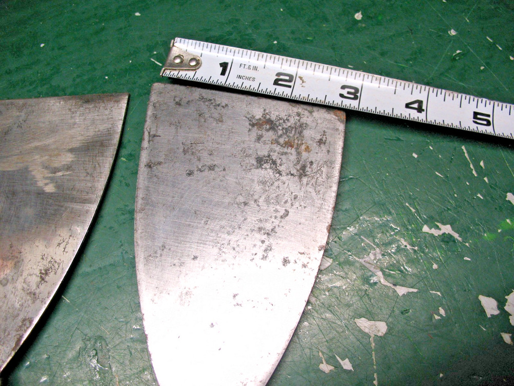 RED DEVIL PUTTY KNIVES (2) ANGLED 3'' BLADES ONE STIFF ONE FLEXIBLE