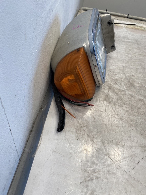 Peterbilt 379 Headlight (611-19929)
