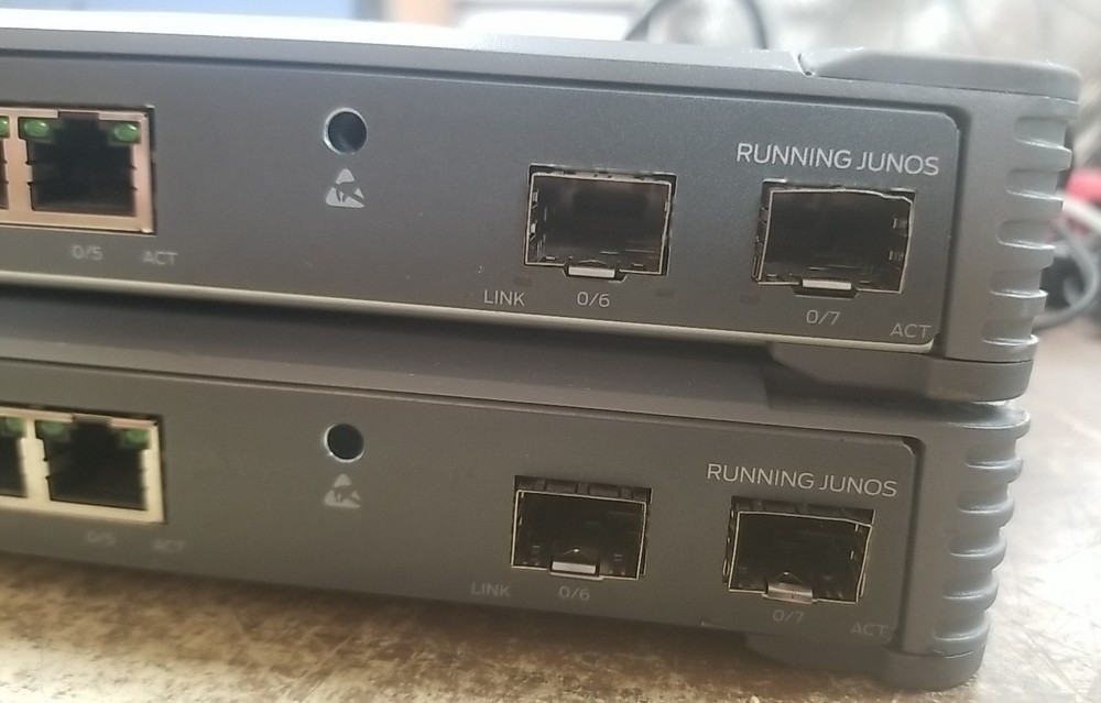 (X2) Juniper Networks SRX300 Services Gateway