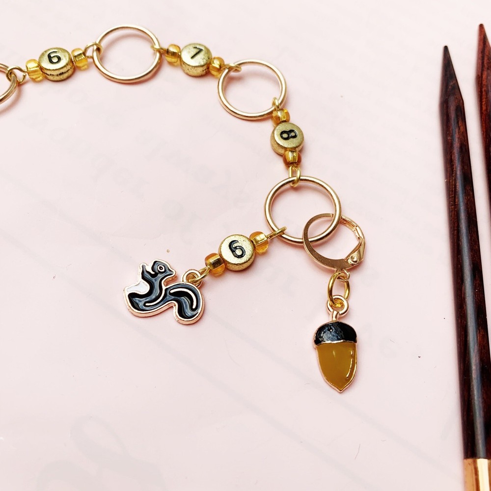 Squirrel chain row counter for knitting