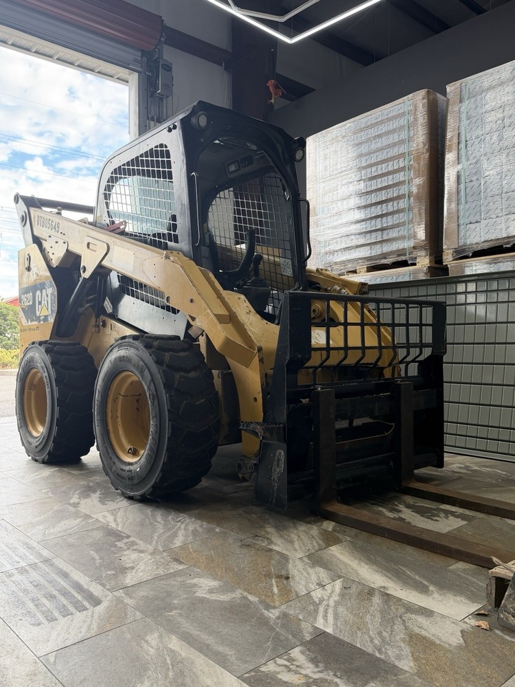 Cat Skid Steer With Attachments