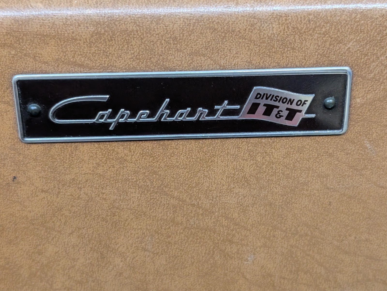 Capehart International 88P66BNL PORTABLE MULTIBAND TUBE RADIO - For Parts