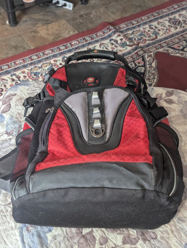 Wenger Maxxum Tech Hiking Backpack Padded Divider Multi Pocket