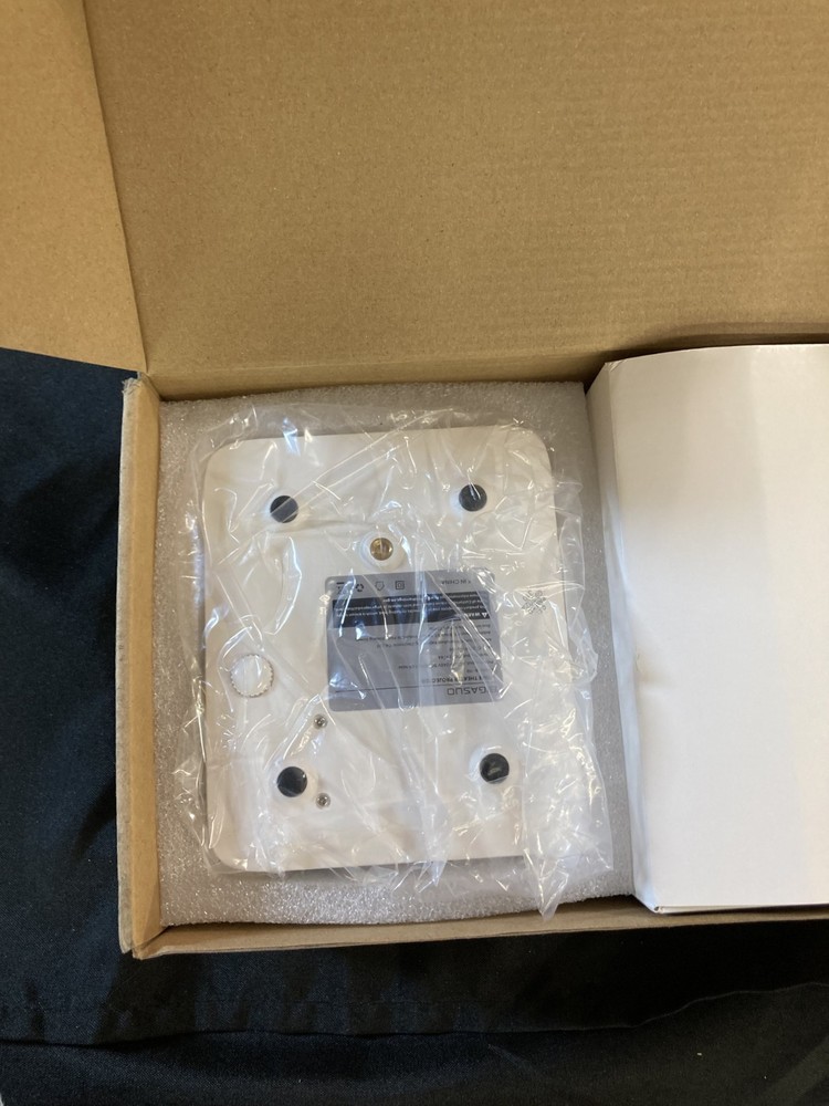 BIGASUO B110 Mini Projector Battery Powered with Bluetooth New Open Box