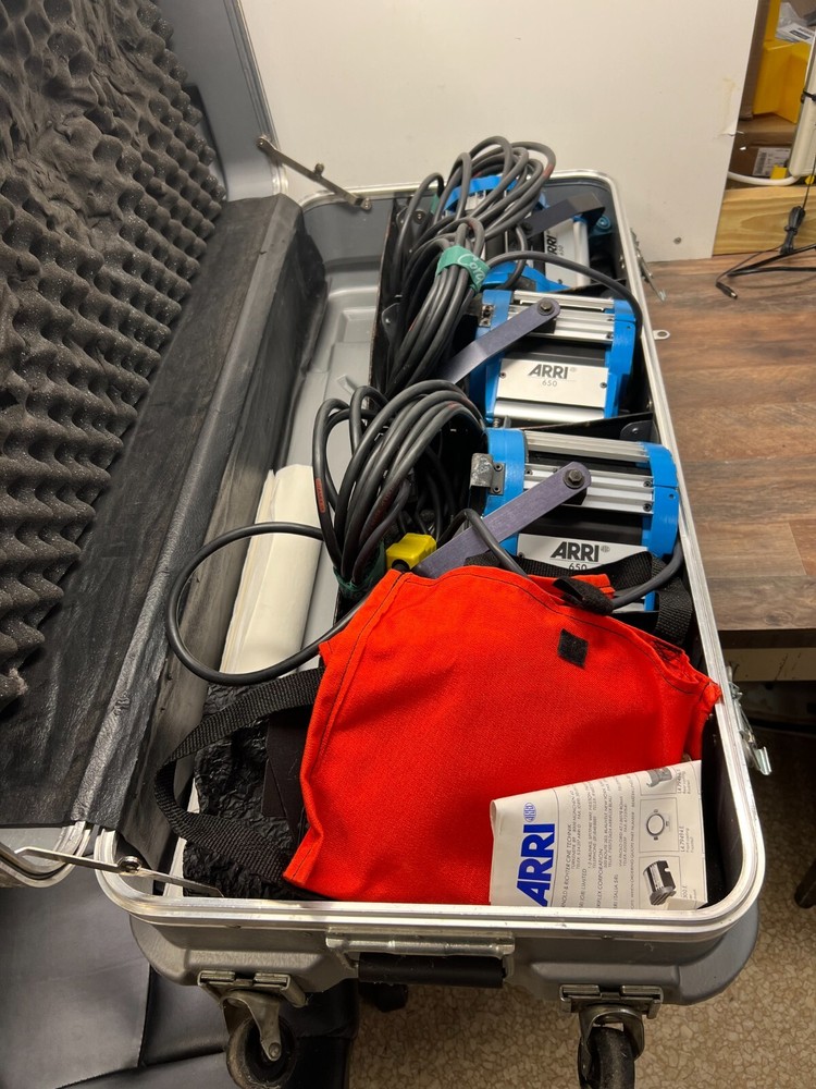 3 Lights ARRI 650 Case, Barn doors, no stands