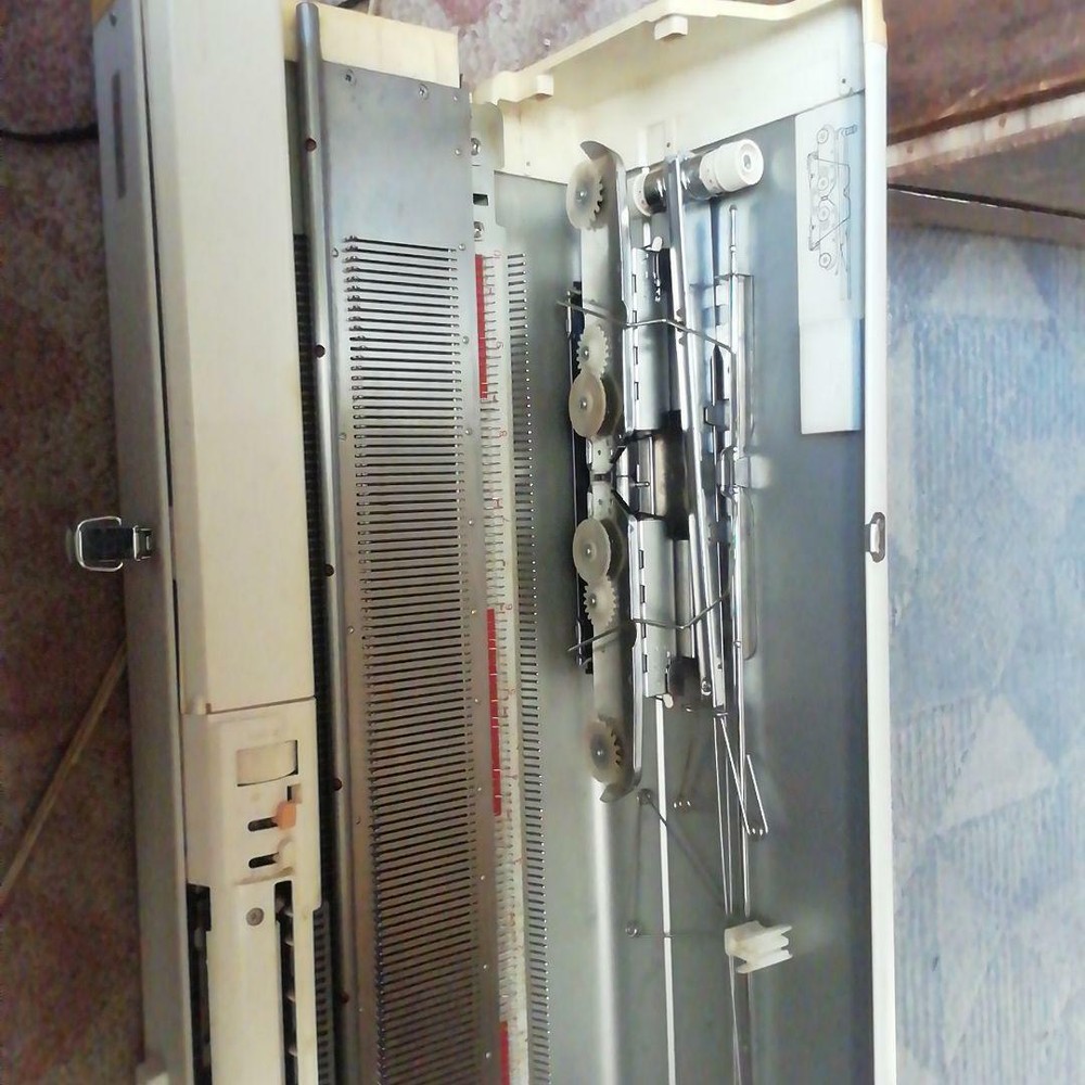 SILVER REED Knitting SK-640 Machine