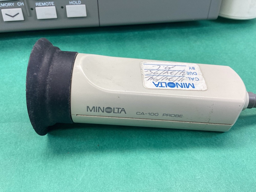 Minolta CA-100 CA100 CRT Color Analyzer with probe - POWERS ON - UNTESTED