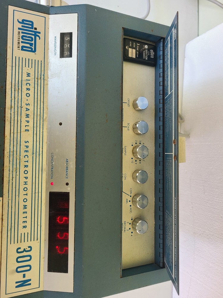 Gilford Micro-Sample Spectrophotometer 300-N, Powers Up, Untested