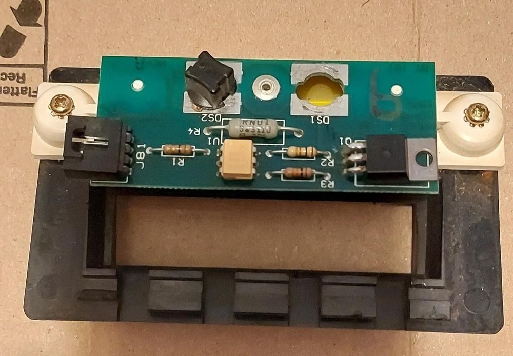 IGT SPlus Bill Validator Lamp Board 1 bulb 1 socket untested b