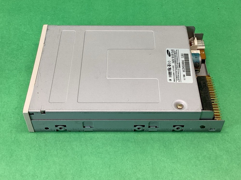 Samsung SFD-321B 3.5” Beige Internal Desktop Floppy Disk Drive - UNTESTED