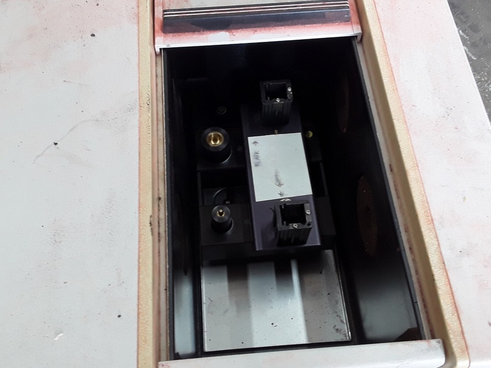 Hitachi U-2010 Spectrophotometer
