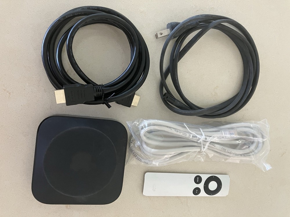 Apple TV Model A1469 3rd Generation Media Streamer With Remote Complete