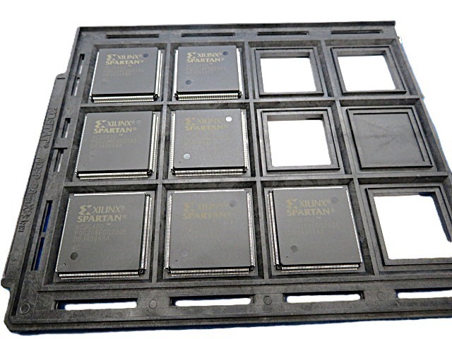 XILINX XC3S400-4PQG208C Field Programmable Gate Array 400000 SYSTEM GATE 1.2 V