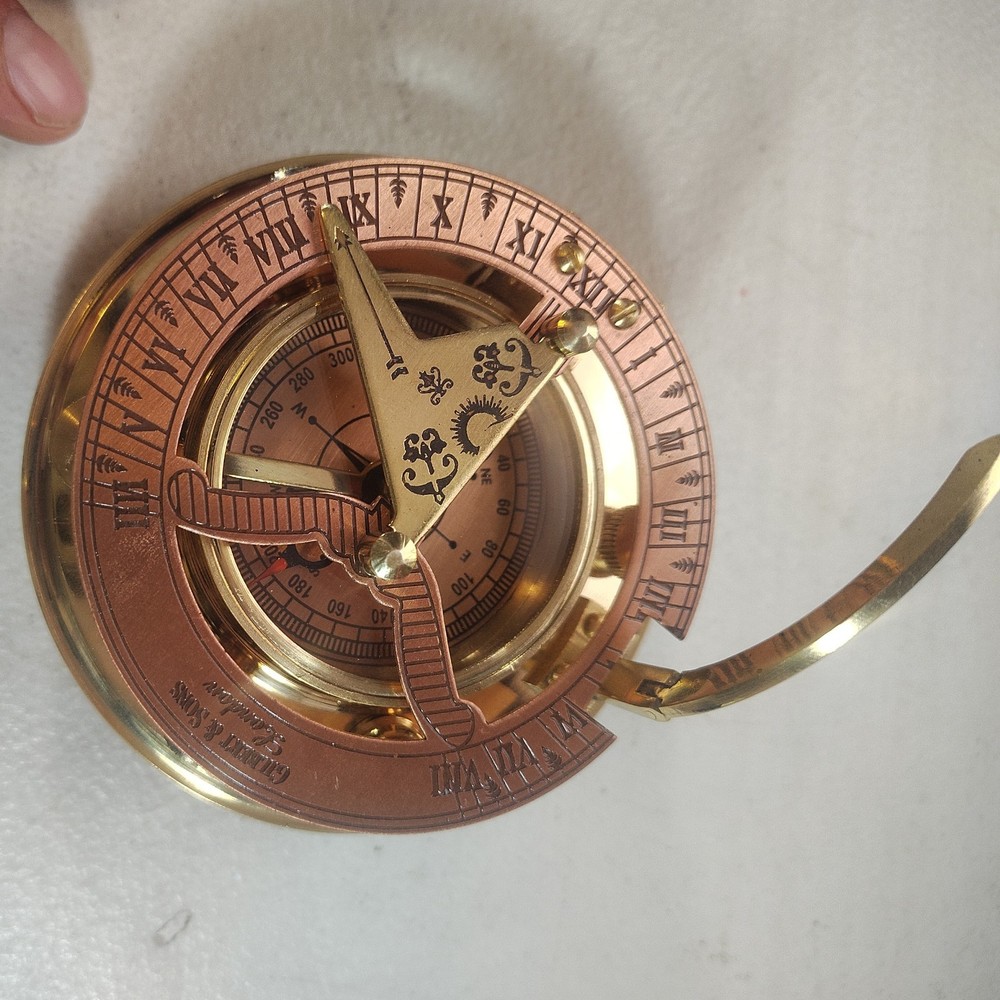 GILBERT AND SON LONDON Sundial Compass With leather case