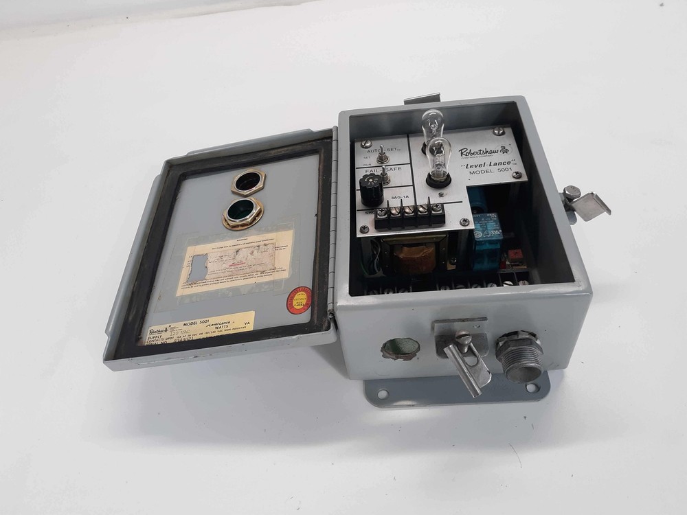 Robertshaw MODEL 5001 Level-Lance™ Level Transmitter