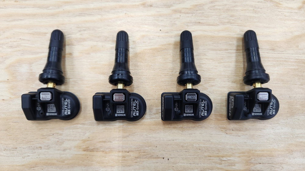 Autel MaxiTPMS ITS600 diagnostic tool with 4 MX-Sensor programmable TPMS sensors