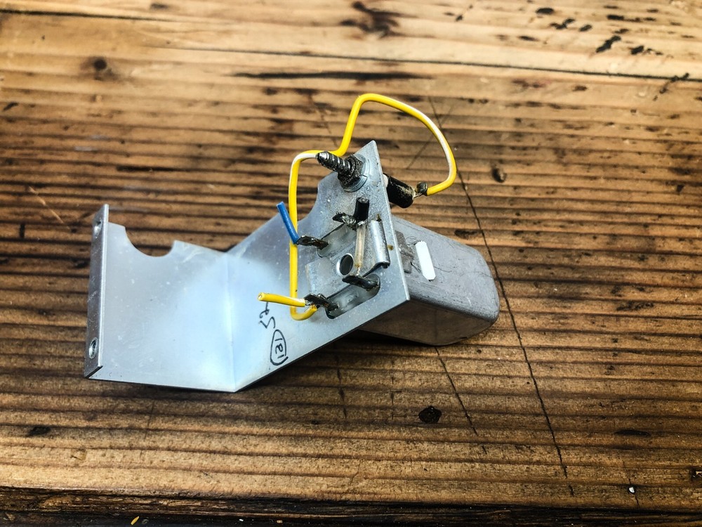 McIntosh MR-73 Tuner Part Out: 162-043 Transformer & Bracket