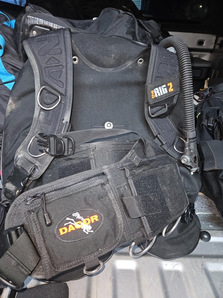 Dacor RIG 2 scuba diving Buoyancy Compensator Device (BCD)