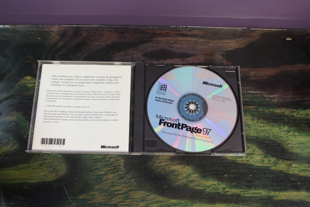 Microsoft FrontPage 97 website building Windows vintage software w/Key