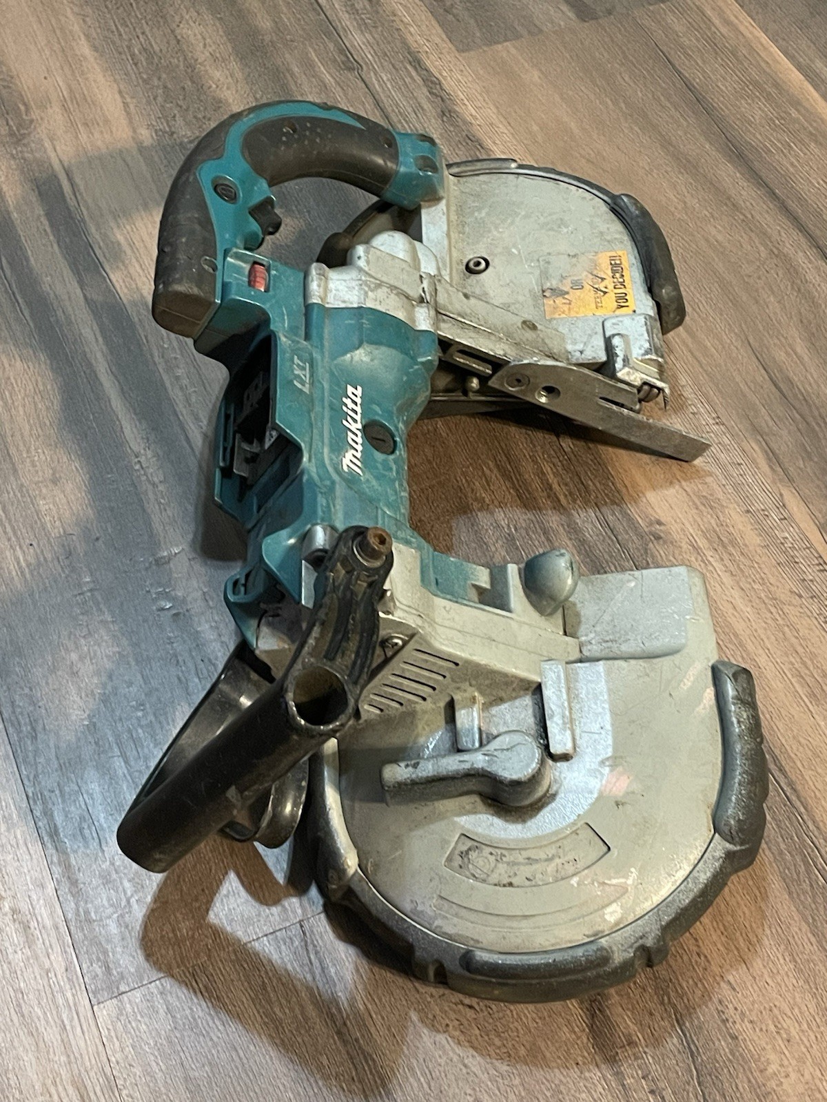 MAKITA XBP02 18V Portable Bandsaw w/ Charger, & (2) 5ah Batteries