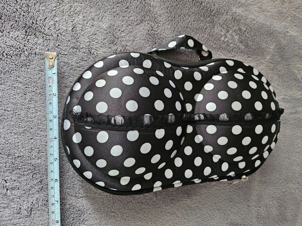 Zipped bra organiser