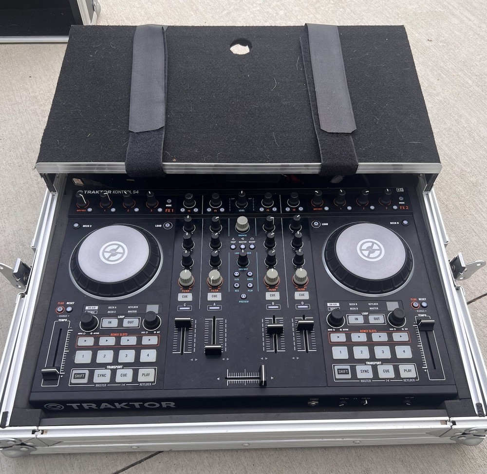 Native Insrtuments Traktor Kontrol S4 MK2 WTraktor Flight Case. MINT (9.5+/10)