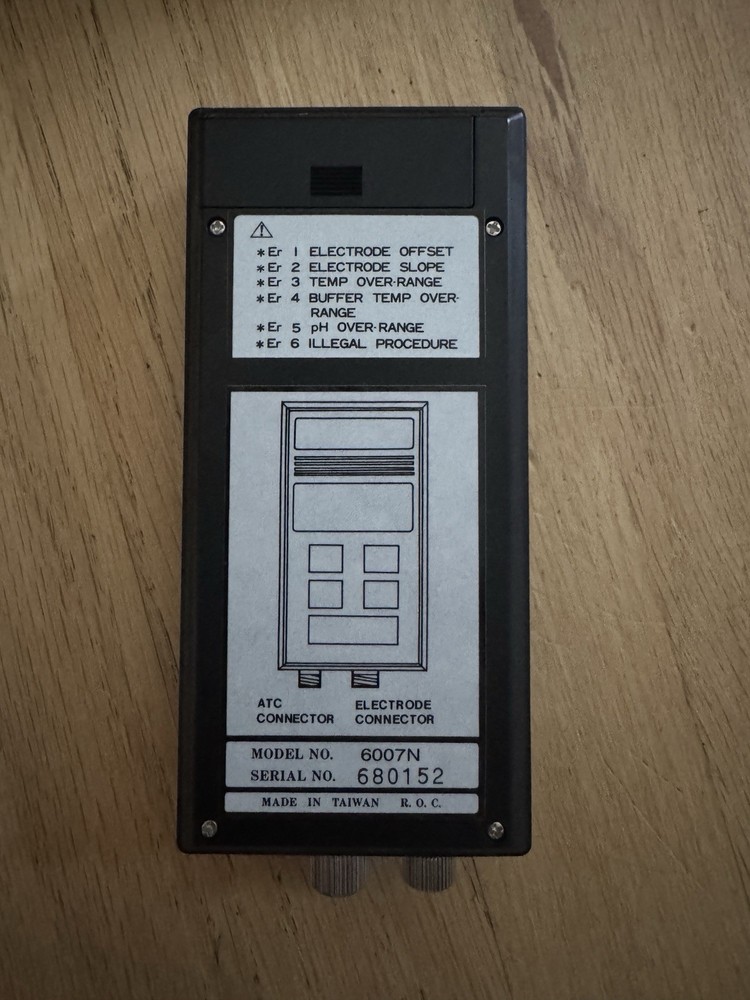 Jenco Model 6007 Micro Computer Based Portable pH And Temperature Meter Kit