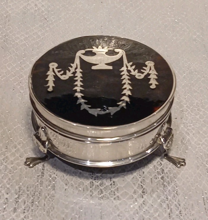 Solid Silver Trinket Box by Charles Boyton & Sons London 1908.
