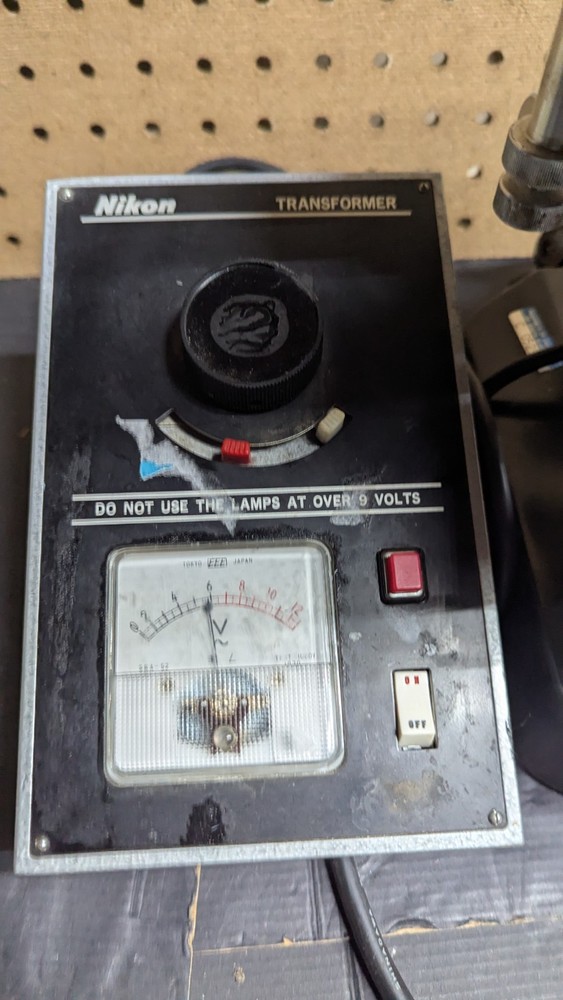 *Untested* Nikon S Microscope With Transformer And Objectives - Powers On L-KE?